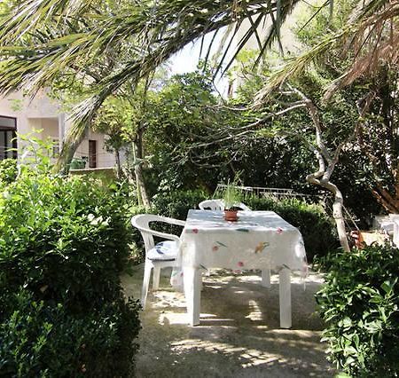 Eco-Apartments With Nice Garden Башка-Вода Екстер'єр фото