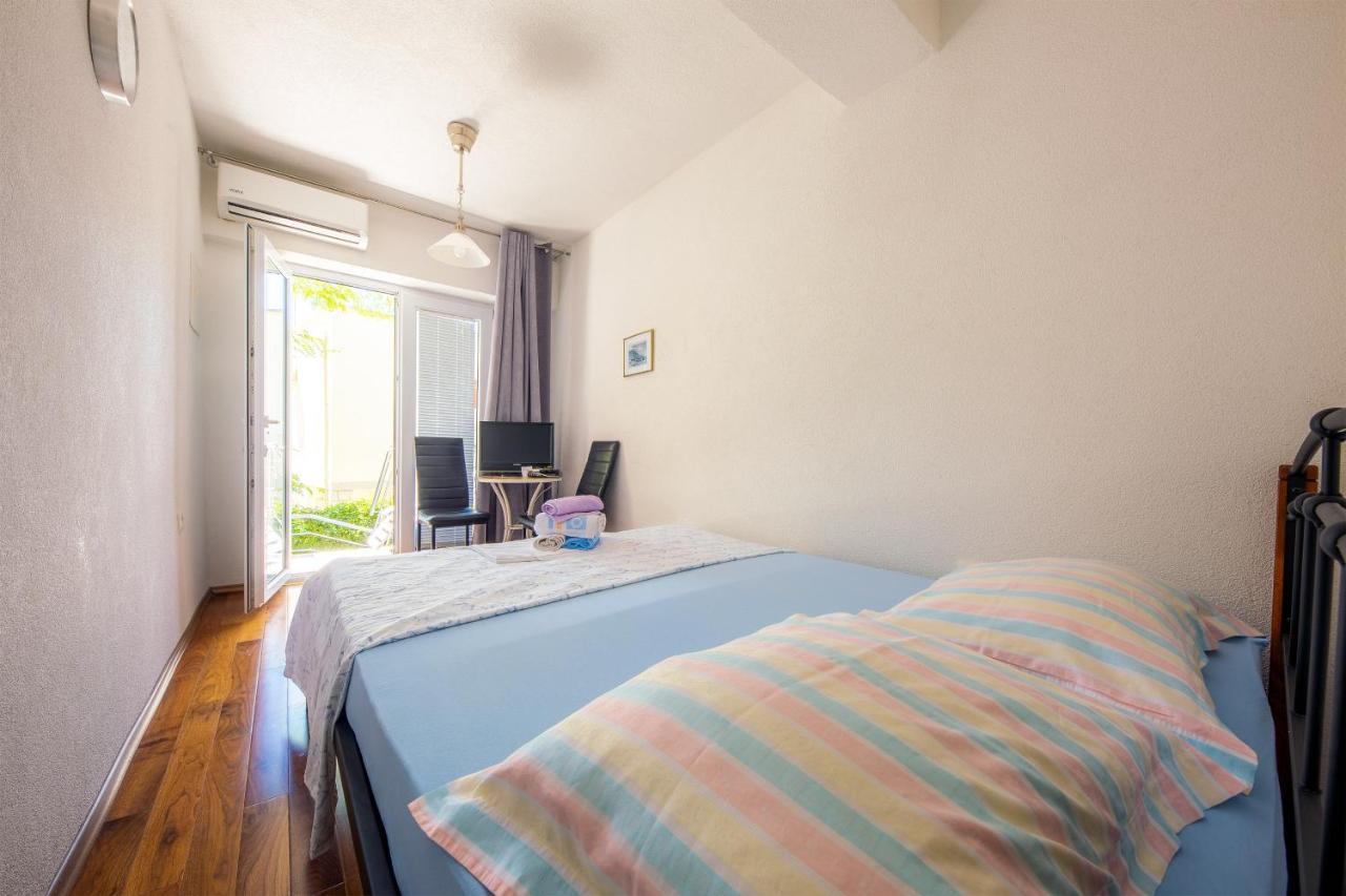 Eco-Apartments With Nice Garden Башка-Вода Екстер'єр фото