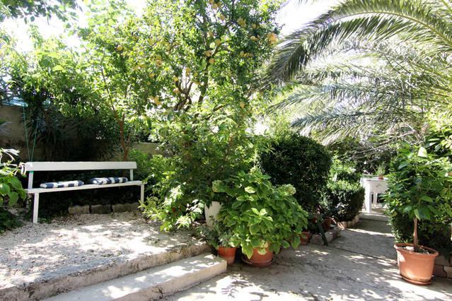 Eco-Apartments With Nice Garden Башка-Вода Екстер'єр фото