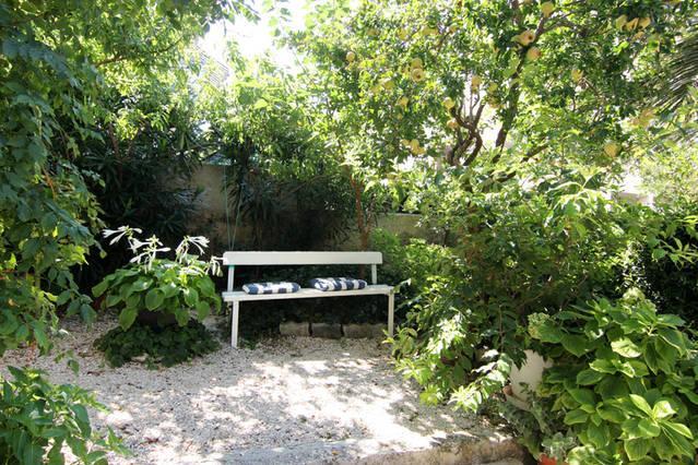 Eco-Apartments With Nice Garden Башка-Вода Екстер'єр фото